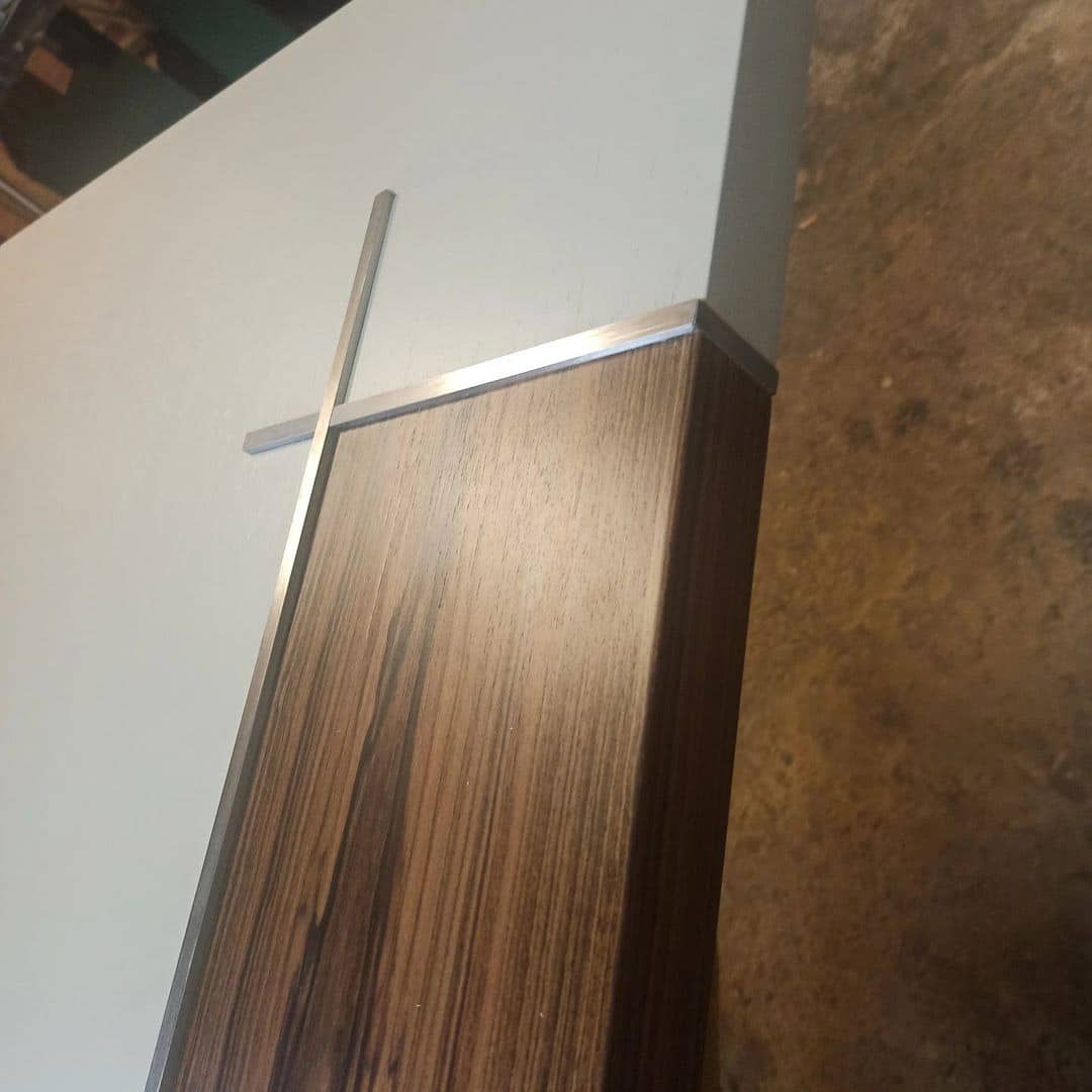 Puerta de paso madera y acero.